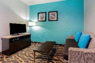 Room #558594012 at La Quinta Inn & Suites by Wyndham Northlake Fort Worth