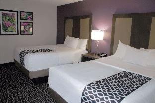 Room #46066312 at La Quinta Inn by Wyndham Davenport & Conference Center