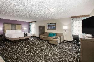 Room #46066313 at La Quinta Inn by Wyndham Davenport & Conference Center