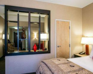 Deluxe King Suite - Non-Smoking at Wyndham Noblesville