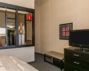 King Suite - Non-Smoking at Wyndham Noblesville