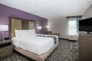 Room #46066315 at La Quinta Inn by Wyndham Davenport & Conference Center