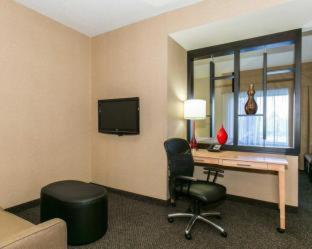 1 King Bed, Hearing Accessible Suite, Non-Smoking at Wyndham Noblesville