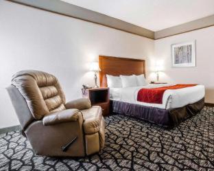 Room #49047809 at Suburban Studios Kansas City Airport North