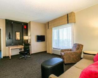 1 King Bed, One-Bedroom, Mobility/Hearing Accessible Suite, Roll-In Shower, NSMK at Wyndham Noblesville