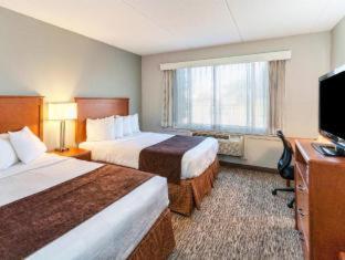 Room #128592829 at Best Western Bridgeview Hotel