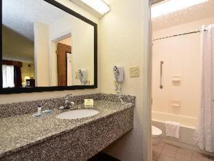 Room #44982416 at Best Western Athens Inn
