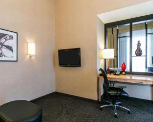 2 Queen Beds, Mobility/Hearing Accessible Suite, Roll-In Shower, Non-Smoking at Wyndham Noblesville