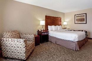 Room #46349615 at La Quinta Inn & Suites by Wyndham Bismarck