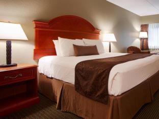 Room #48250440 at Best Western Plus Longbranch Hotel & Convention Center