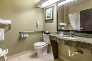 Room #49118211 at Quality Inn & Suites Durant