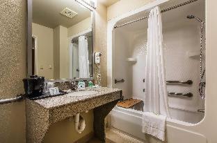 Room #49016006 at Quality Suites New Iberia