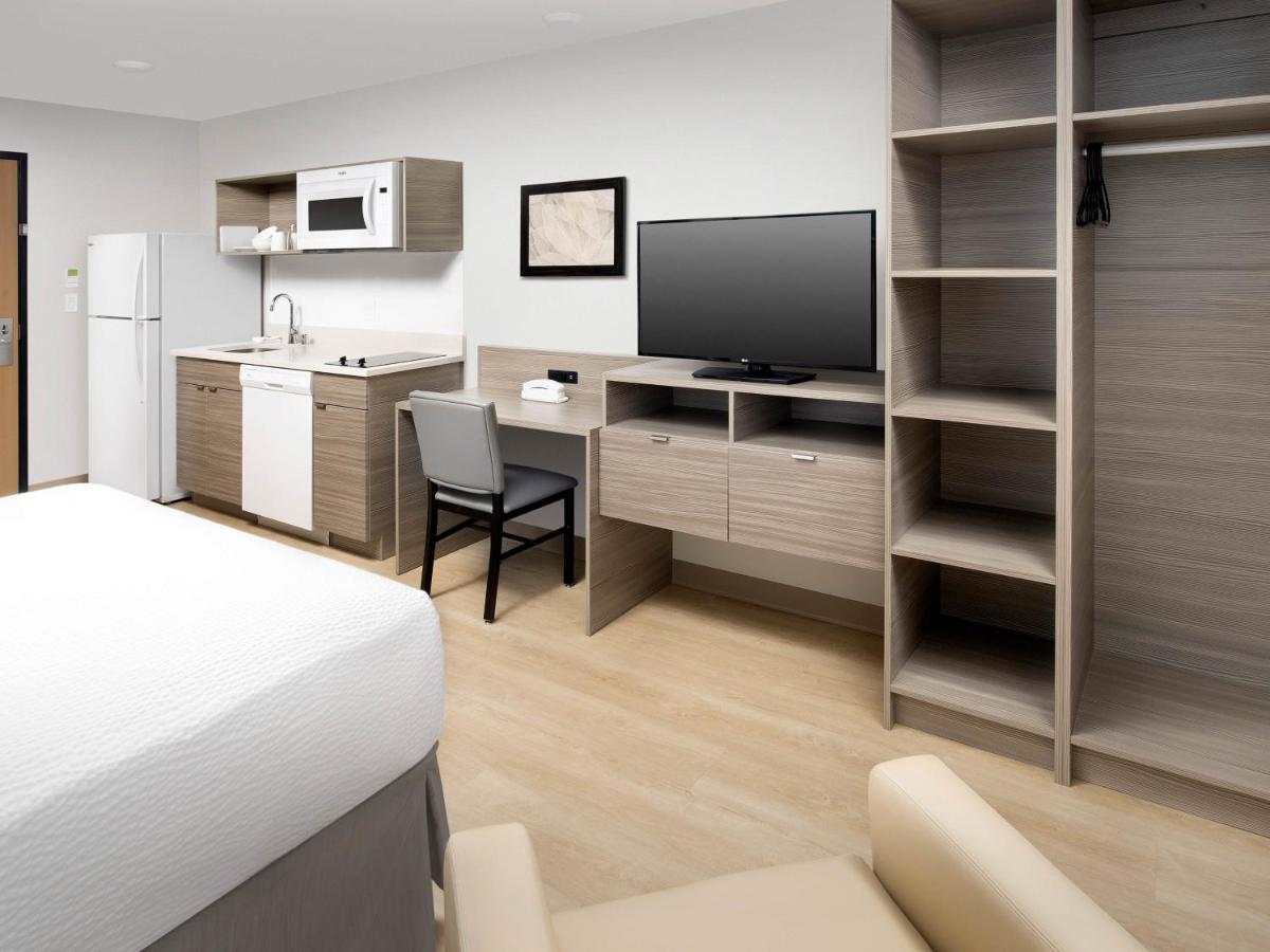 Standard Queen Room - Non-Smoking at WoodSpring Suites Seattle Tukwila