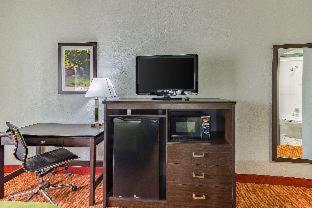Room #49170105 at Quality Inn Goodlettsville