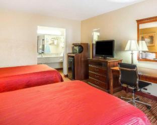 Room #49170105 at Quality Inn Goodlettsville