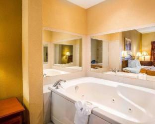 Room #49170106 at Quality Inn Goodlettsville