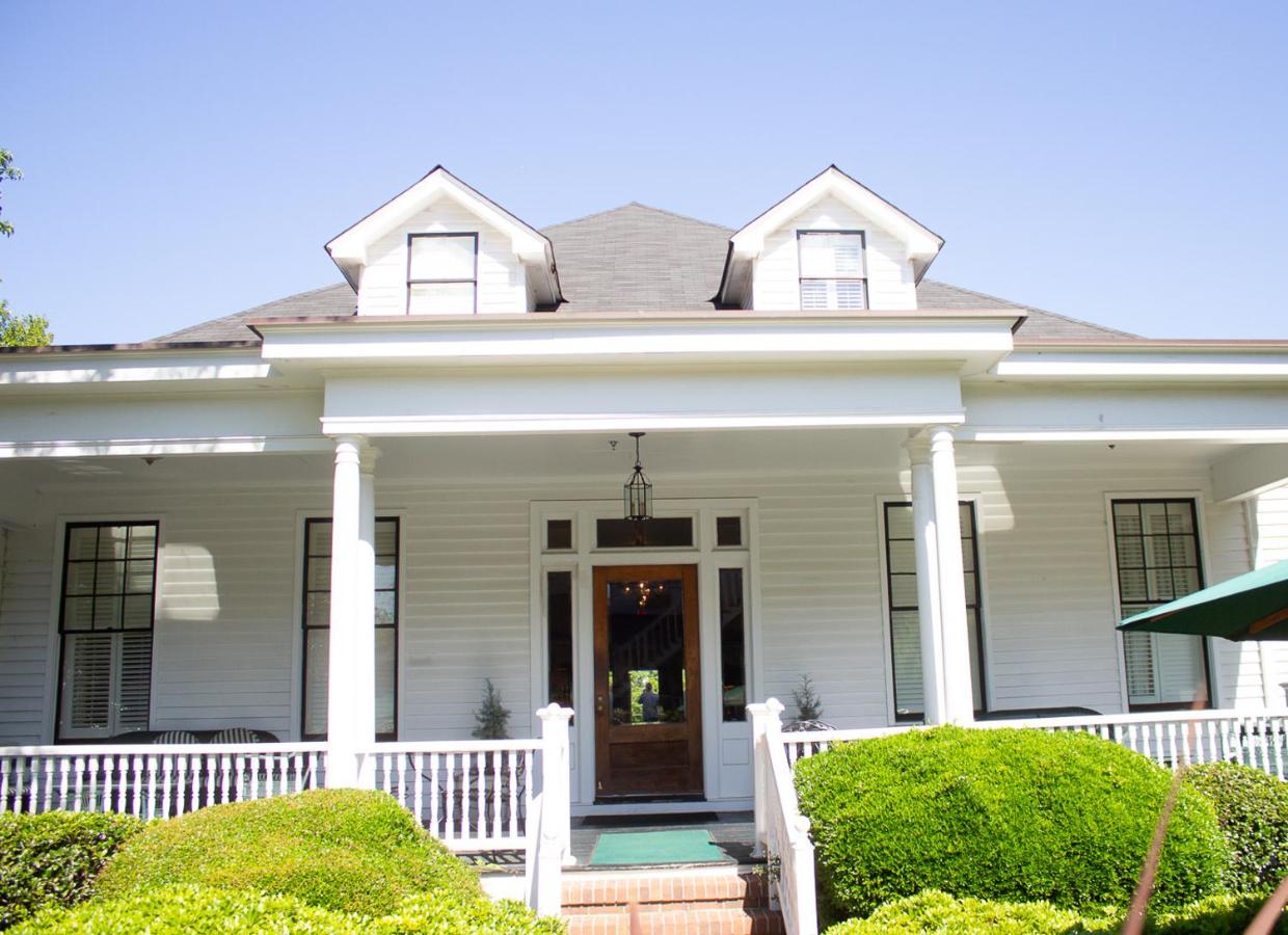 | 1842 Inn