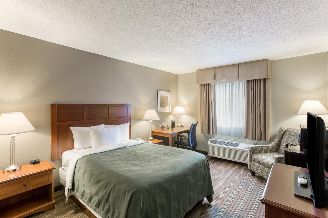 Double Room with Roll In Shower - Mobility Accessible/Non-Smoking at Quality Inn Athens