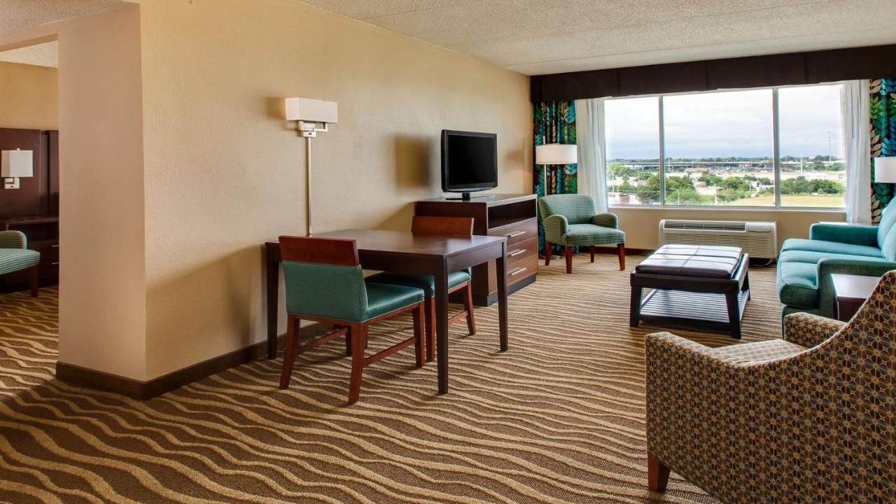 | Holiday Inn Hotel & Suites Overland Park-West, an IHG Hotel