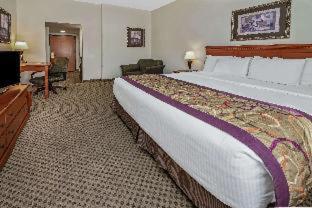 Room #30372007 at La Quinta Inn & Suites by Wyndham Kennewick