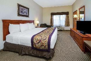 Room #30372008 at La Quinta Inn & Suites by Wyndham Kennewick