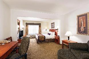 Room #30372008 at La Quinta Inn & Suites by Wyndham Kennewick