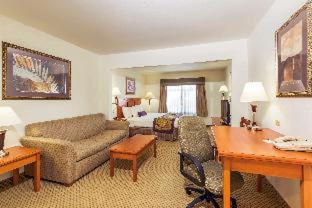 Room #30372011 at La Quinta Inn & Suites by Wyndham Kennewick