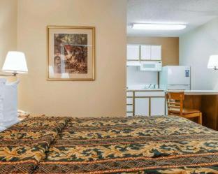 Efficiency Double Room with Two Double Beds - Accessible/Non Smoking at Suburban Studios Albuquerque Uptown
