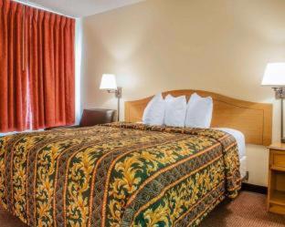 Efficiency Double Room with Two Double Beds - Accessible/Non Smoking at Suburban Studios Albuquerque Uptown