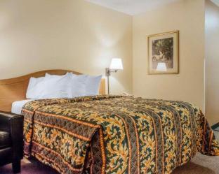 Efficiency Double Room with Two Double Beds - Accessible/Non Smoking at Suburban Studios Albuquerque Uptown