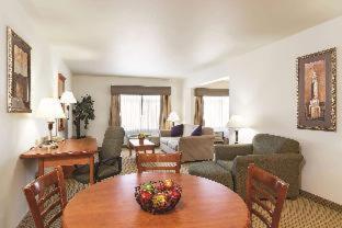 Room #30372012 at La Quinta Inn & Suites by Wyndham Kennewick
