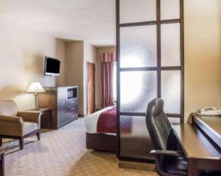 Room #49401606 at Comfort Suites Macon Northwest