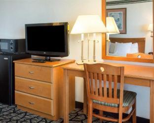 Room #5922408 at Seaview Hotel