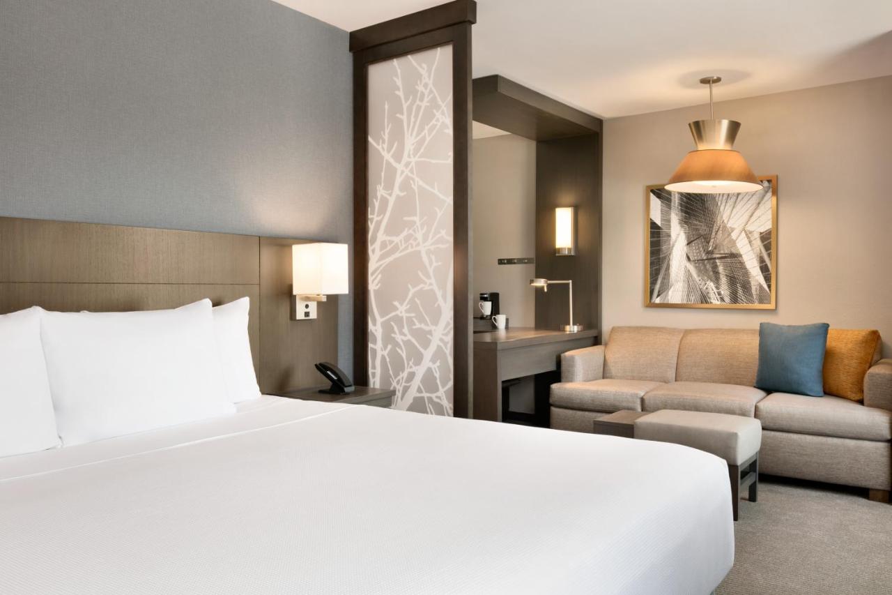 Deluxe King Room at Hyatt Place Fort Lee / George Washington Bridge