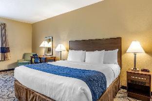 Room #26155417 at Comfort Inn & Suites Orange County John Wayne Airport