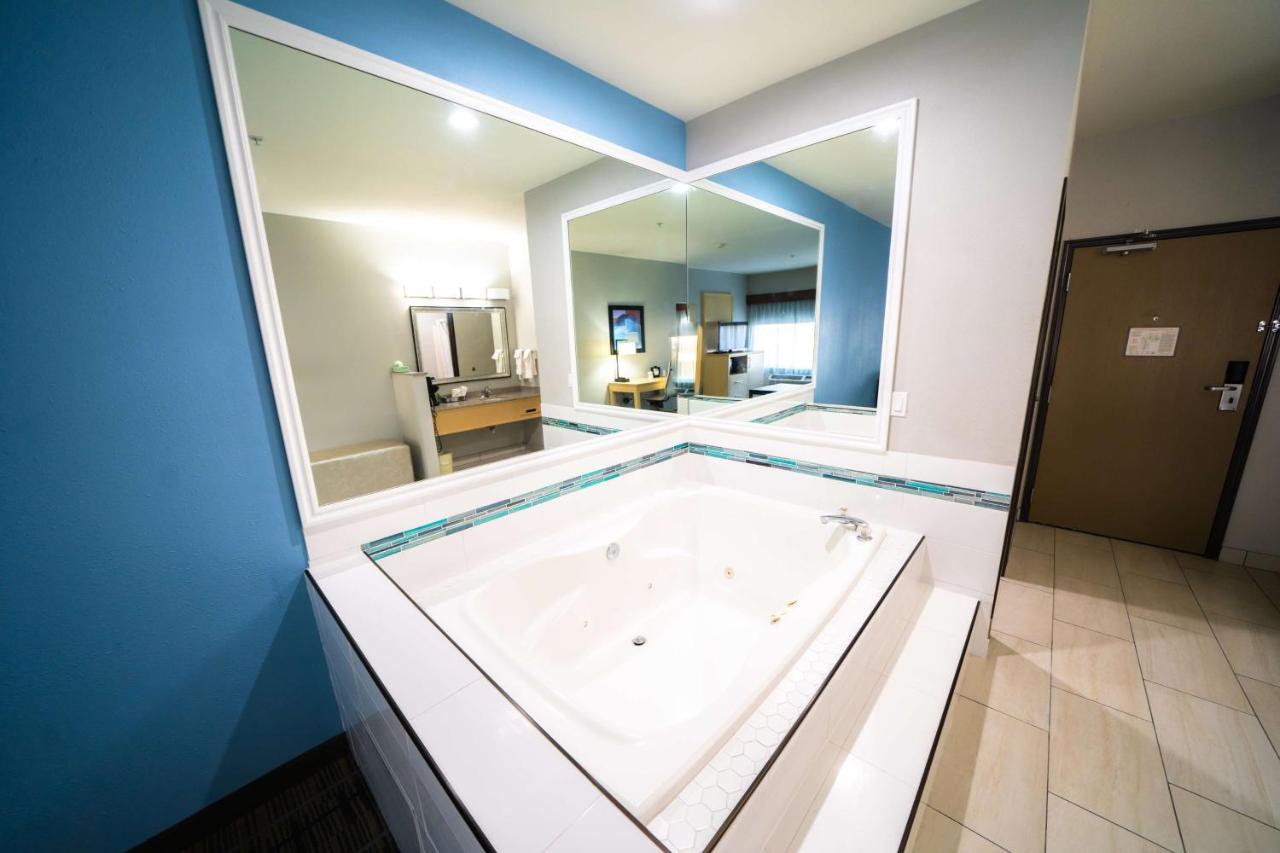 King Suite at Best Western Brigham City Inn & Suites