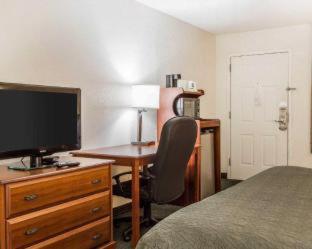 Room #48868221 at Quality Inn Cullman I-65 Exit 310