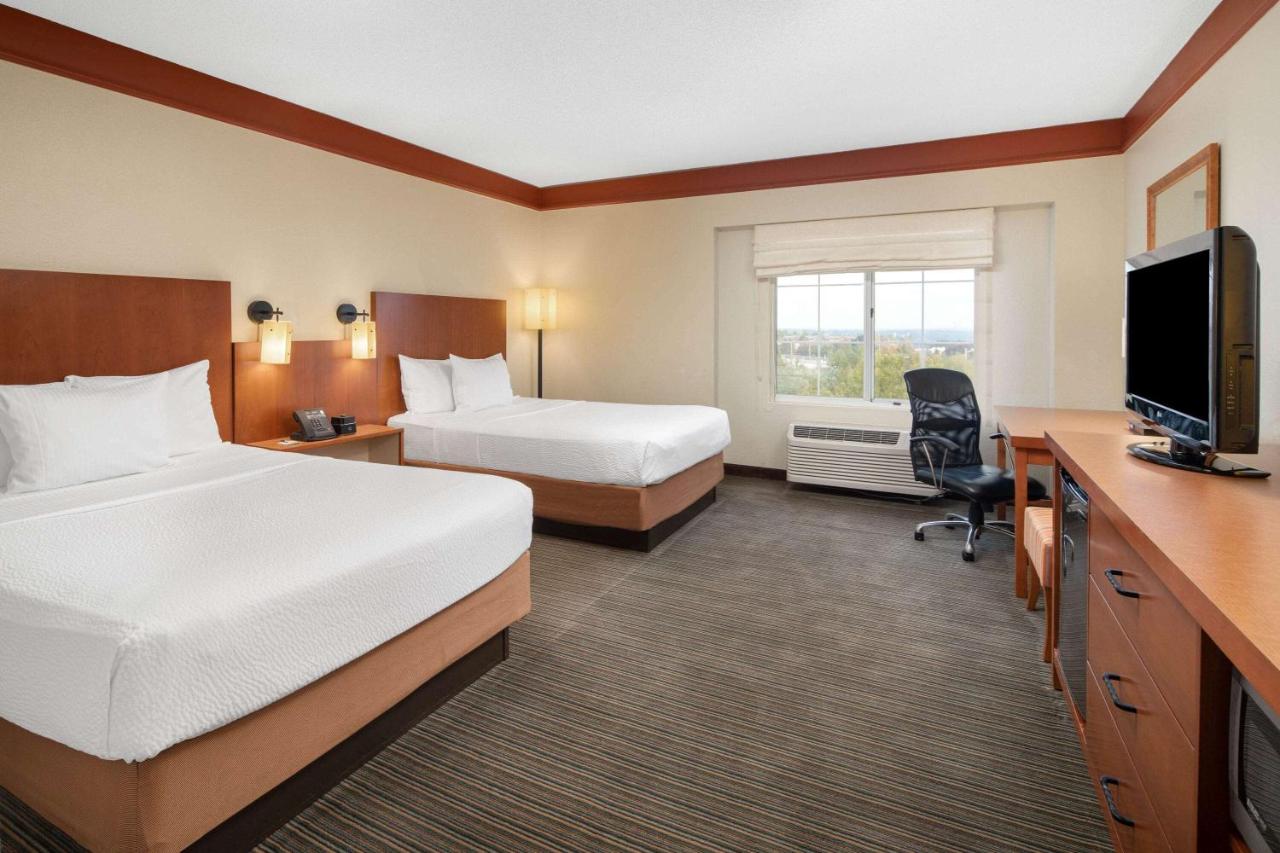 Double Room with Two Double Beds at La Quinta by Wyndham Atlanta Ballpark/Galleria