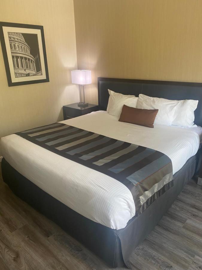 Deluxe King Room - Disability Access/Non-Smoking at Wingate by Wyndham Springfield