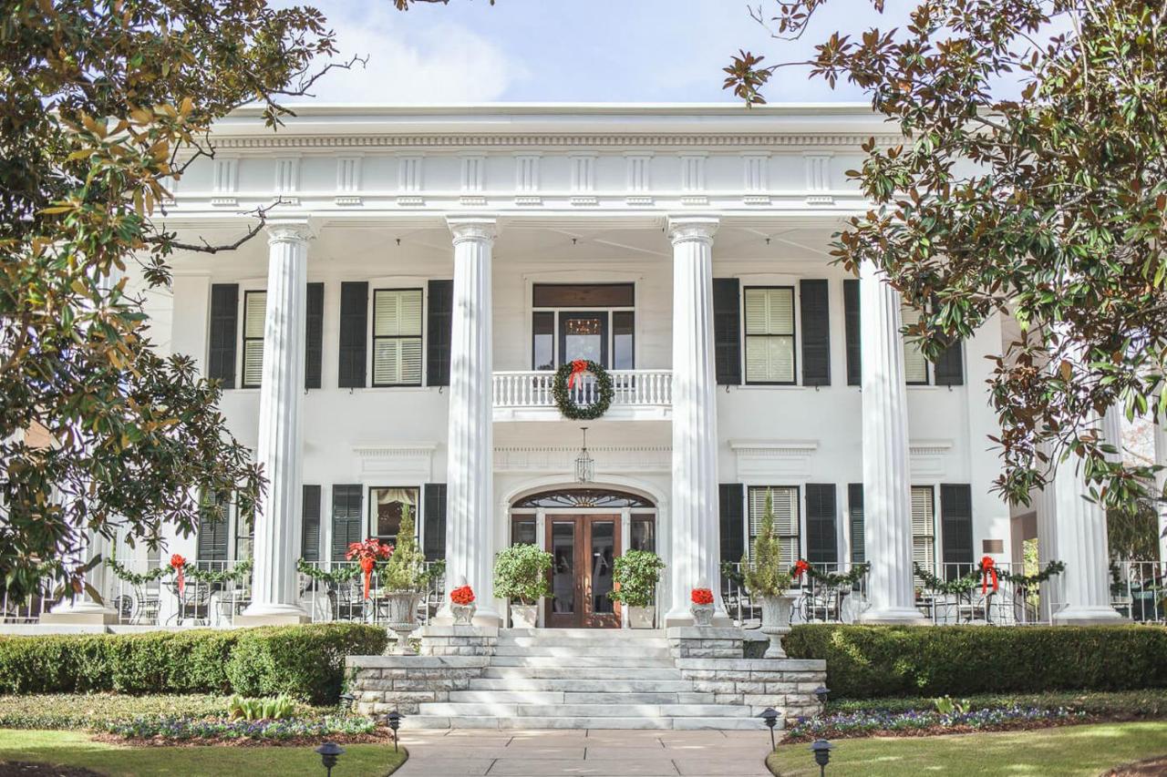 | 1842 Inn