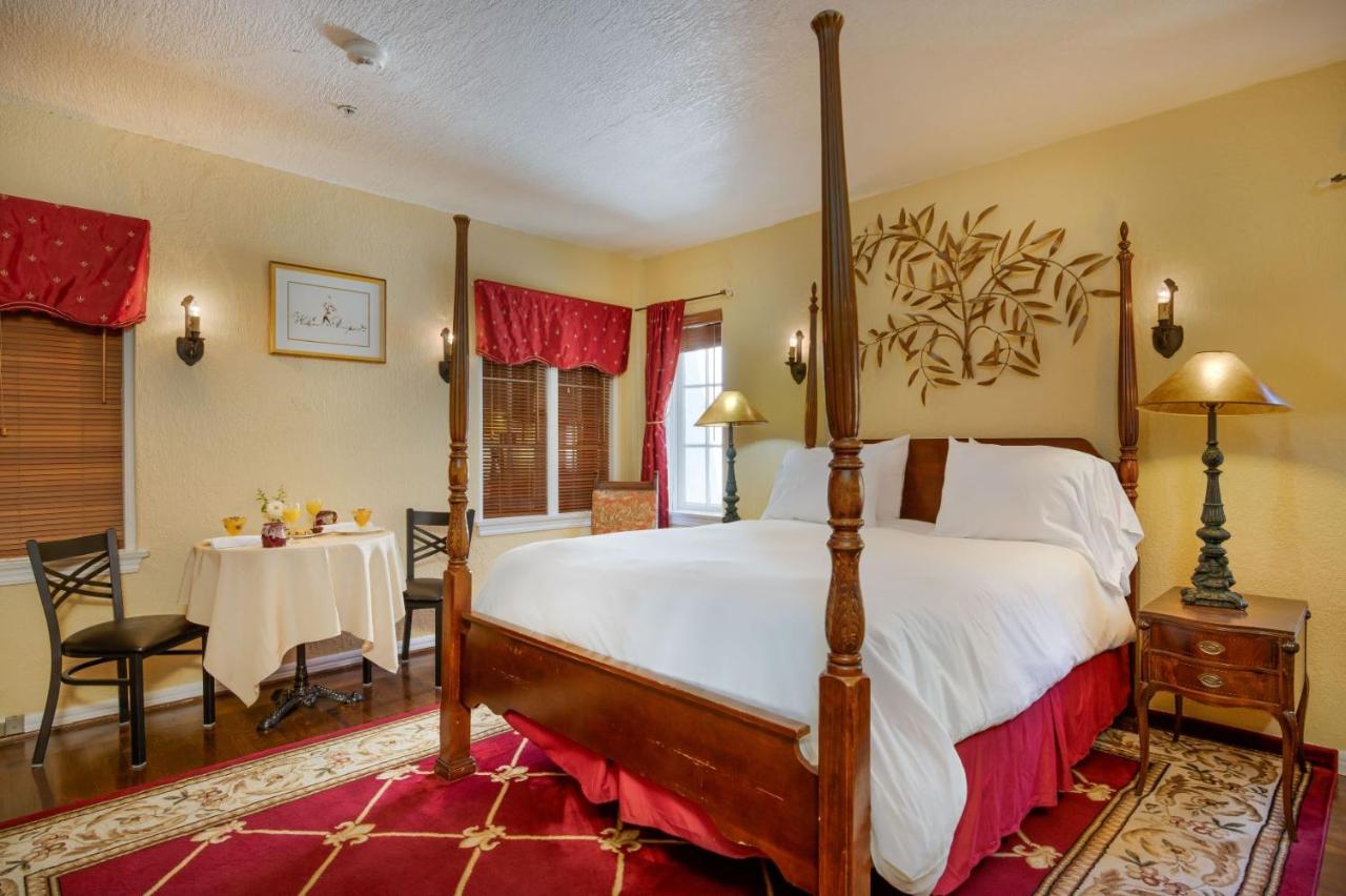 | Candlelight Inn Napa Valley