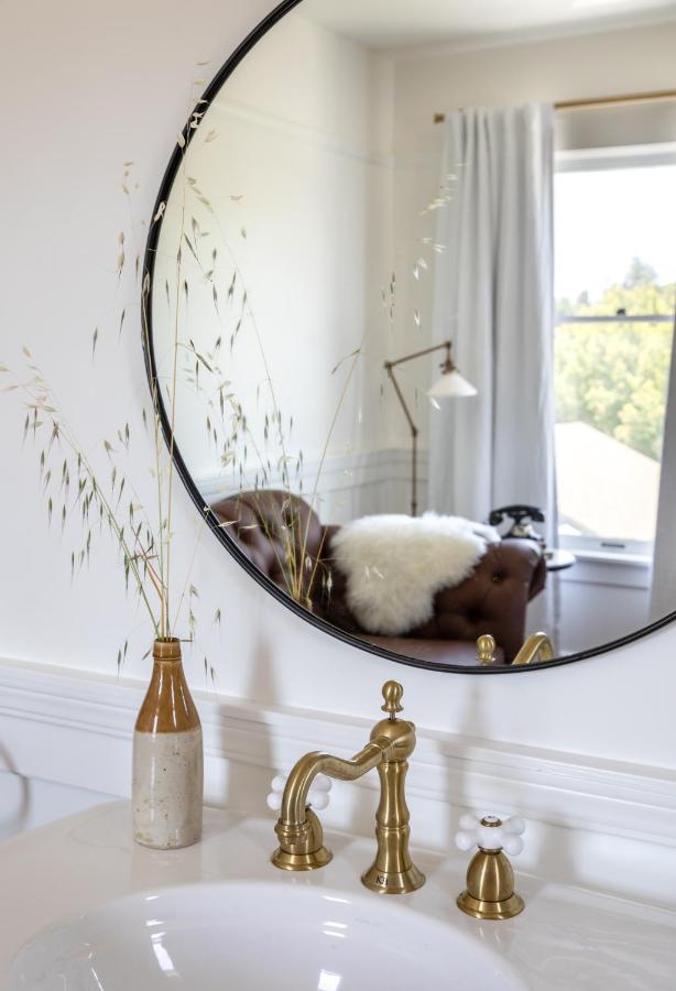 | The Holbrooke Hotel