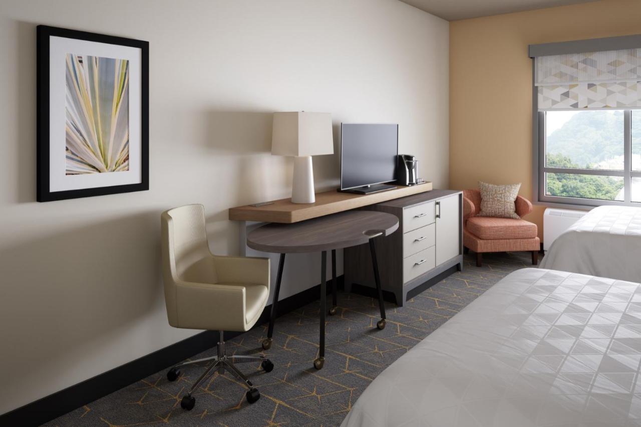 Standard Room at Holiday Inn Richland on the River by IHG