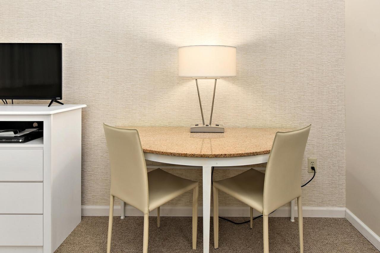 | Brighton Suites Hotel