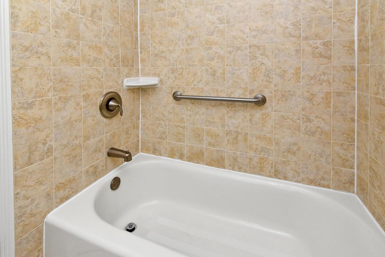 | Brighton Suites Hotel