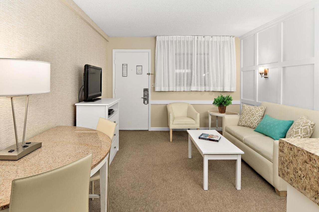 | Brighton Suites Hotel
