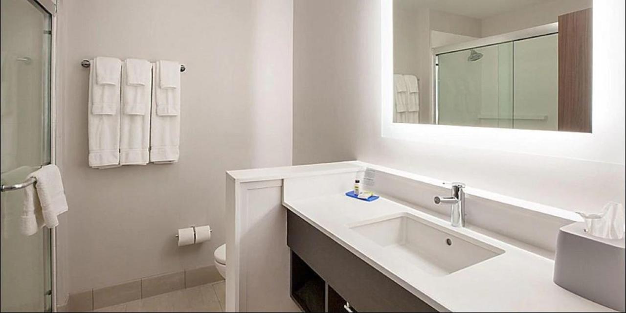 | Holiday Inn Express & Suites - Bardstown, an IHG Hotel
