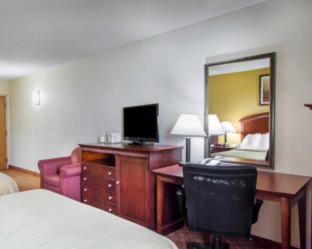 Room #49110608 at La Quinta Inn & Suites by Wyndham Miamisburg Dayton South
