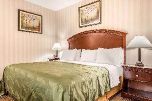 Room #49110610 at La Quinta Inn & Suites by Wyndham Miamisburg Dayton South