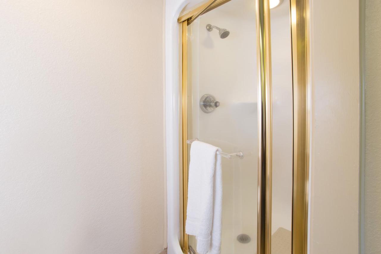 Double Room with Two Double Beds - Non-Smoking at Travelodge by Wyndham Fort Myers Airport